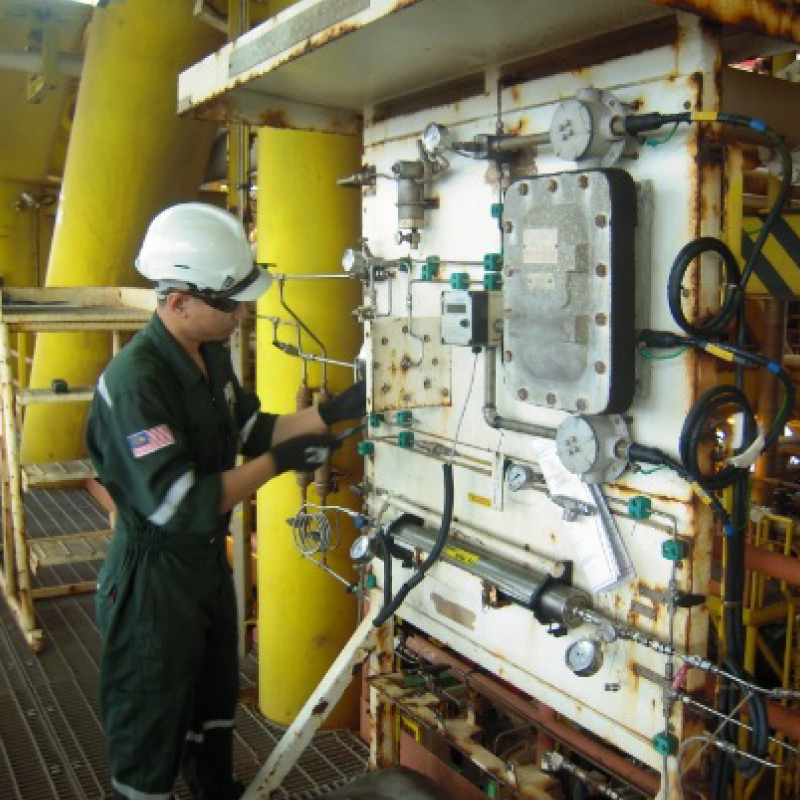 A worker is maintaining the sampling system for gas analyzer.